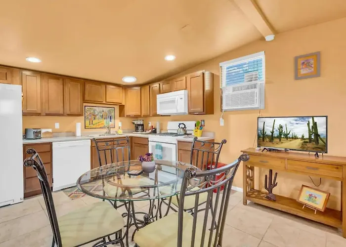 Private Pet-friendly Casita In East *